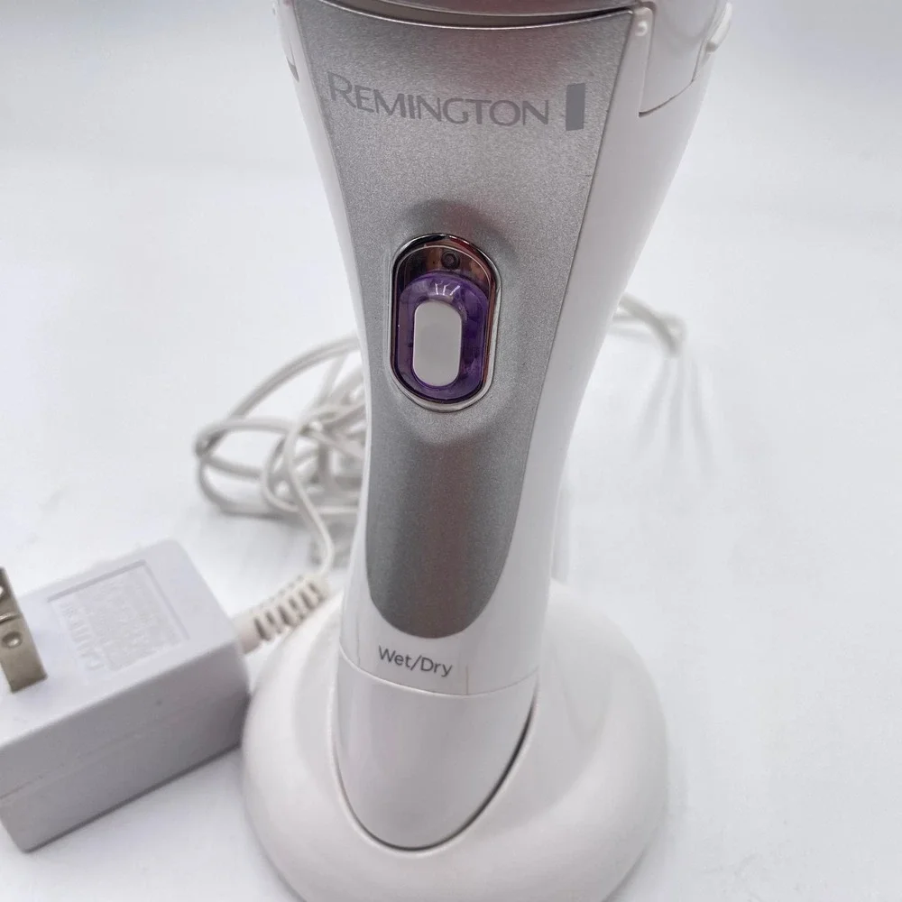 Remington‎ WDF-4830 Smooth & Silky Electric Shaver Womens White Wet/Dry Cordless